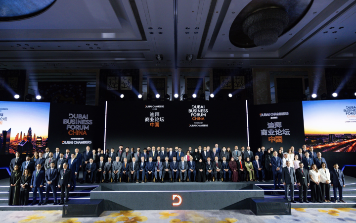 Group photo of officials and business leaders on stage at the Dubai Business Forum China